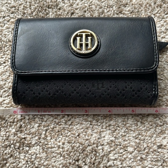Tommy Hilfiger Mid Size Wallet - Picture 5 of 14